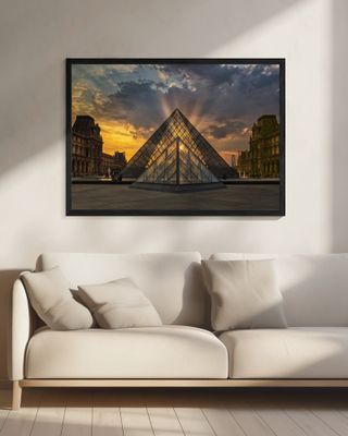 Pirámide del Louvre