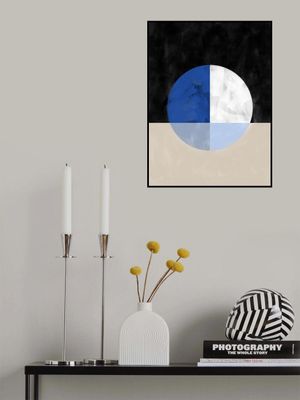 Isected Circle with Blue and White Quadrants