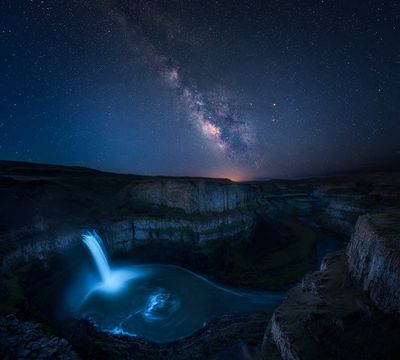 Palouse waterfall and the Milky Way