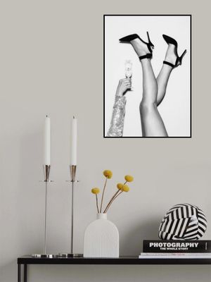 Champagne legs Black and White