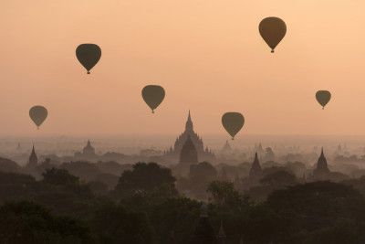 Bagan, balloons flying over ancient temples