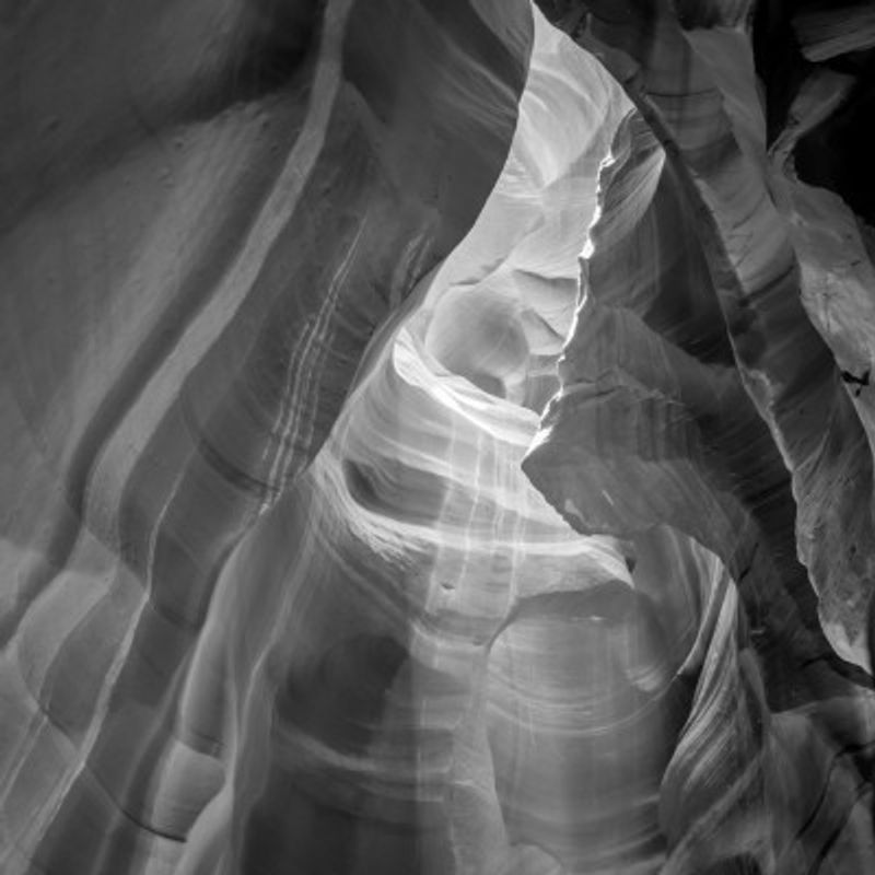 MONOCHROME ANTELOPE CANYON Daylight