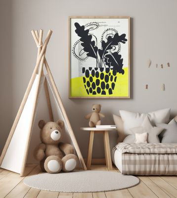 Minimalist leaves transparent vase