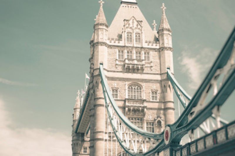 Towerbridgeminth Size24x36