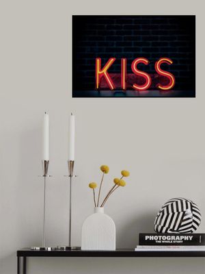 Kiss in Neon