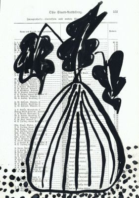 Minimalist leaves in a chunky vase