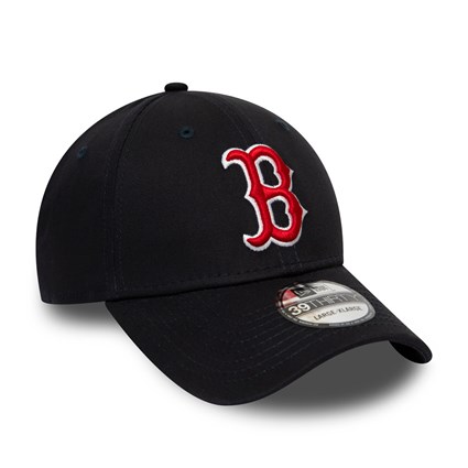 New Era 39THIRTY Boston Red Sox League Essential Navy keps i mörkblått med broderad Red Sox-logga och böjd skärm.