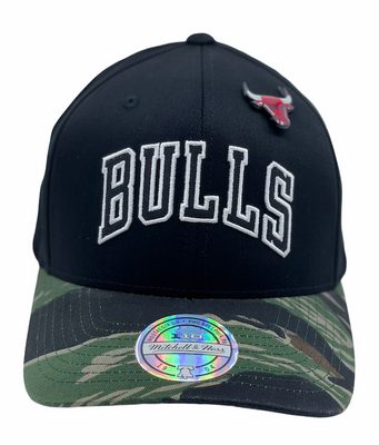 Chicago Bulls Black/Camo Pin 110 - Mitchell & Ness - Fri frakt
