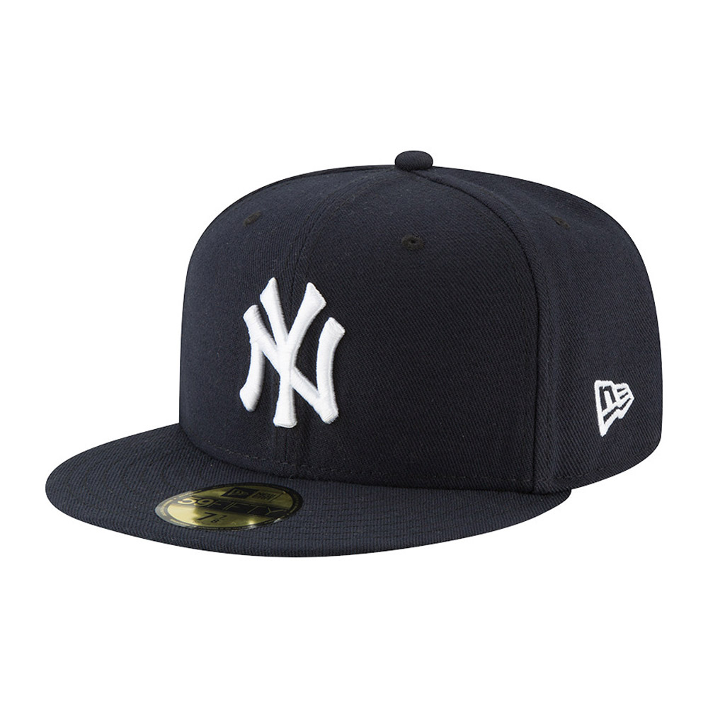 59fifty keps från New Era, marinblå keps med vit New York Yankees logga. Platt skärm och hel baksida 