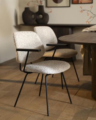 Eleonora Stol Jon med armstöd - Beige Maywood