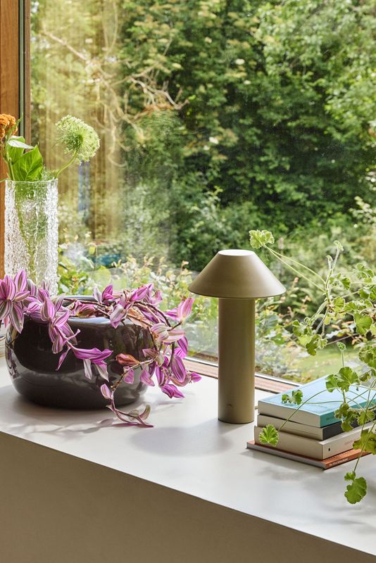 Hübsch Tower Bordslampa Mörkgrön