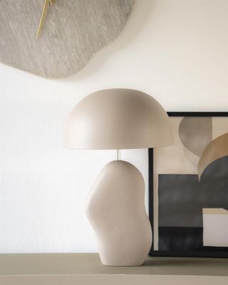 By Boo Aizu Bordslampa - Mullvad