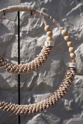 Bazar Bizar The Double Shell Halsband på Stativ - Natur