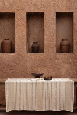 Bazar Bizar The Provence Duk - Naturlig Svart Vit - 150x300 cm