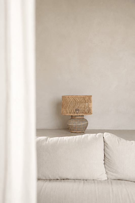 Bazar Bizar The Kythira bordslampa - Naturlig betong