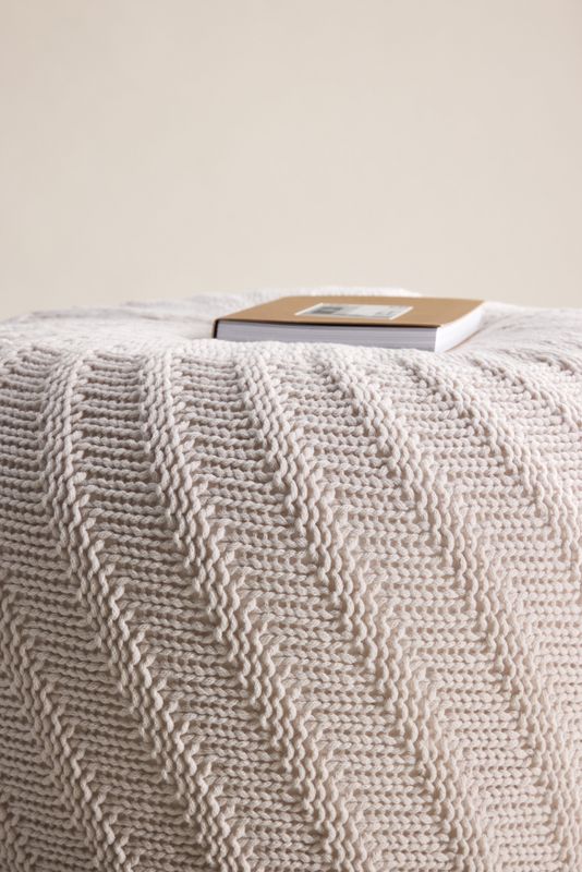 Venture Home Ted Puff - Elegant Offwhite