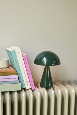 Hübsch Mush Bärbar bordslampa Mörkgrön