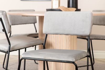 Venture Home Kenth & Bianca 4 st Matstolar Grå + Runt Matbord ⌀110 Vitputsad