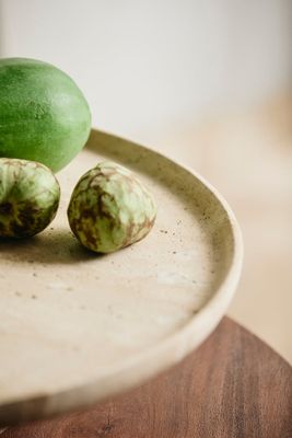 Nordal MASA bricka på fot - elfenben