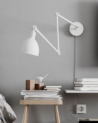 By Rydéns Bazar vägglampa L61.5 till 122 cm sandvit