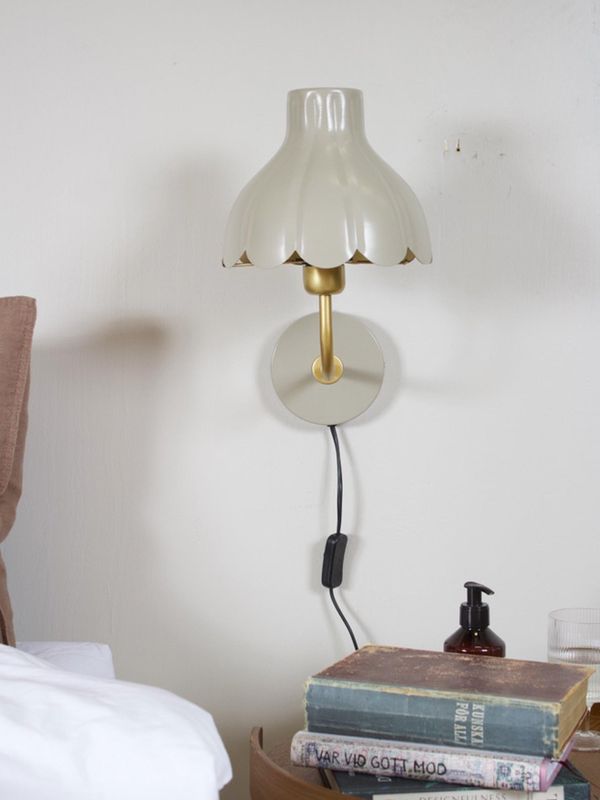 PR Home Wells vägglampa Beige/guld 21 cm