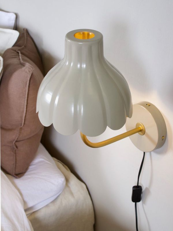 PR Home Wells vägglampa Beige/guld 21 cm