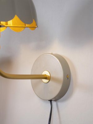 PR Home Wells vägglampa Beige/guld 21 cm