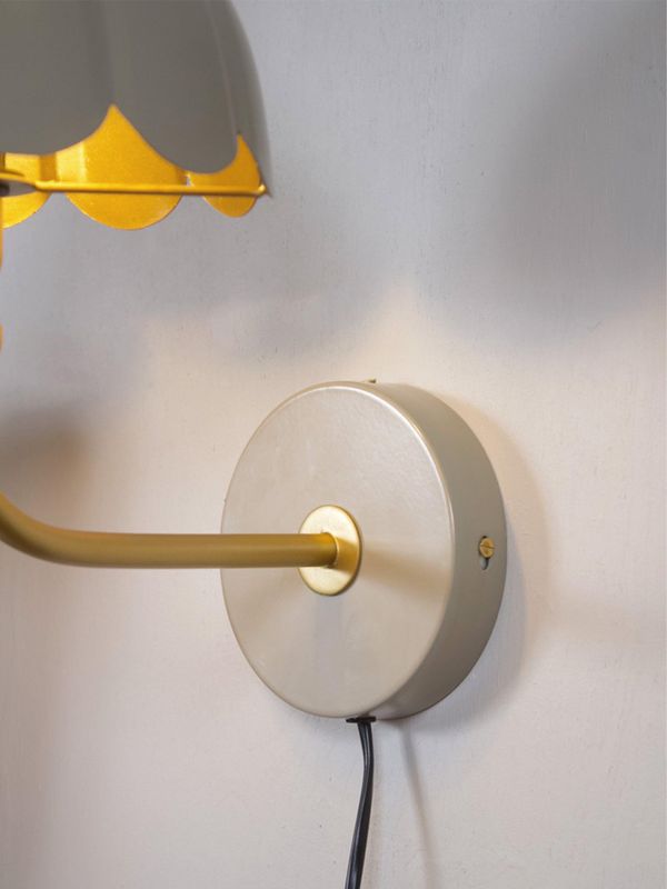 PR Home Wells vägglampa Beige/guld 21 cm