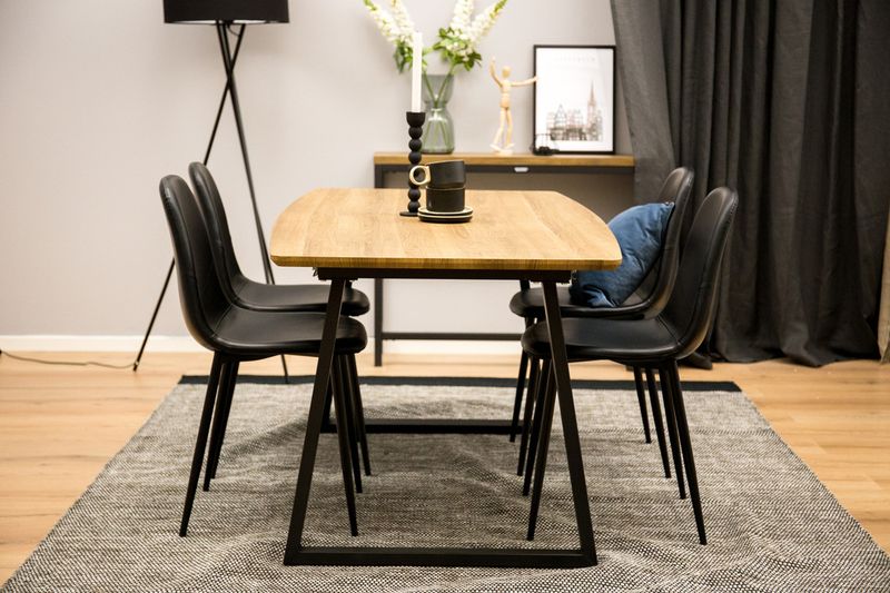 Venture Home Polar & Inca 4 st Matstolar Svart + Rektangulärt Matbord 160 x 85 Valnöt