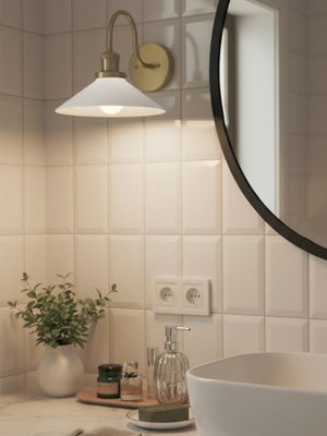 PR Home August VägglampaIP23 Opal 25 cm IP23
