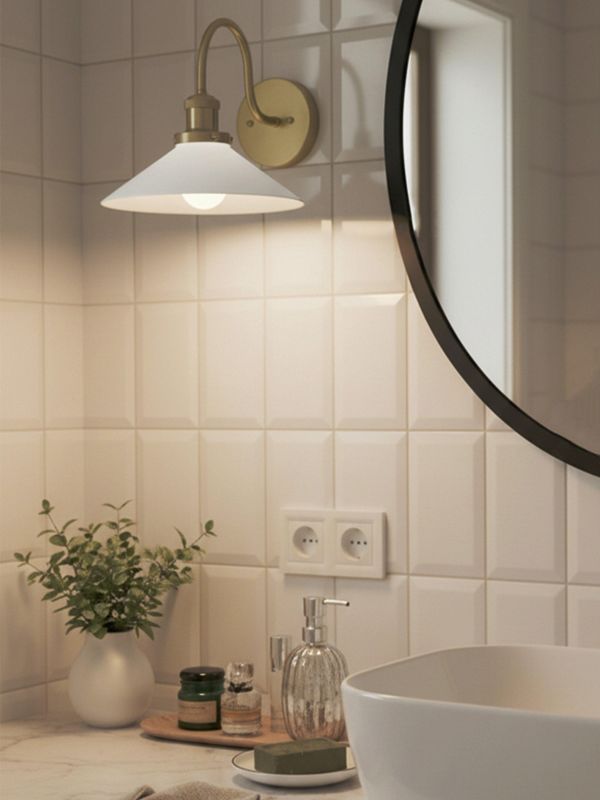 PR Home August VägglampaIP23 Opal 25 cm IP23
