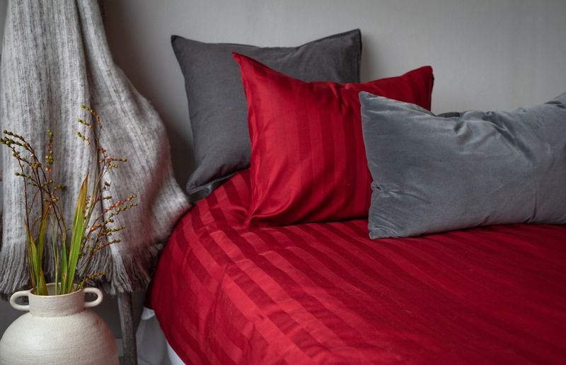 Borganäs Satin Påslakanset Röd 150x210 50x60