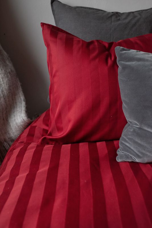Borganäs Satin Påslakanset Röd 150x210 50x60