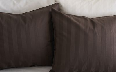 Borganäs Satin Påslakanset Brun 150x210 50x60