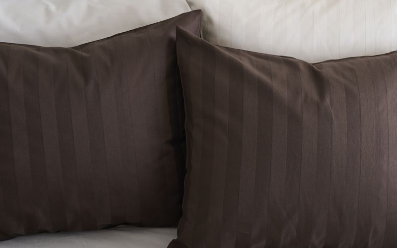 Borganäs Satin Påslakanset Brun 150x210 50x60