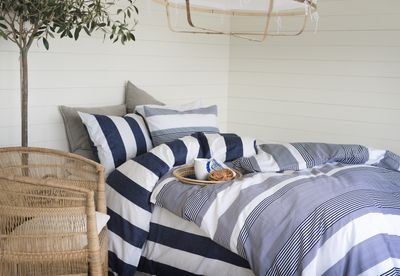Borganäs Mönstrat Block Stripe bomullspåslakanset marinblå 220x210 cm 3 delar