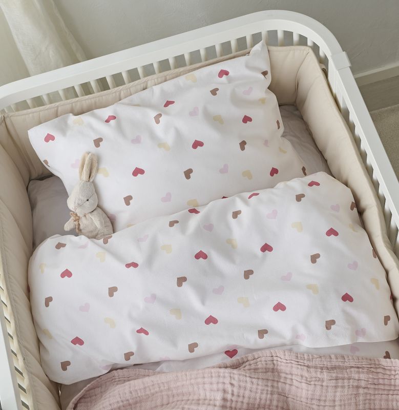 Borganäs Hjärtrud bomull påslakanset för spjälsäng beige 100x130 cm 2 delar