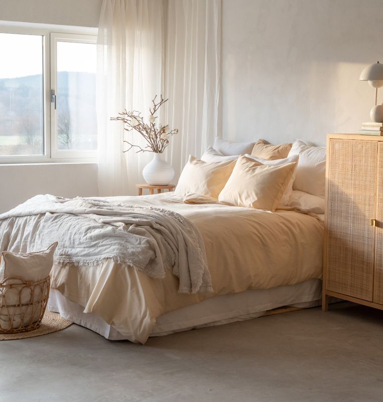 Borganäs Thelma Stripe bomullspåslakanset gul 150x210 cm 2 delar