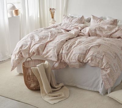 Borganäs Mönstrat Jasmine bomullspåslakanset aprikos 150x210 cm 2 delar