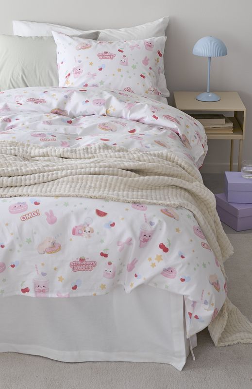 Borganäs Mönstrat Lovely Capybara bomullspåslakanset multi 150x210 cm 2 delar
