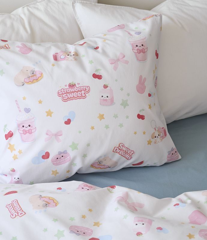 Borganäs Mönstrat Lovely Capybara bomullspåslakanset multi 150x210 cm 2 delar