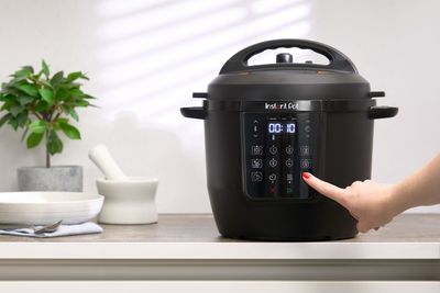 Instant Pot multicooker 5,7 liter, 1000 W