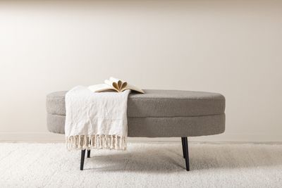 Venture Home Otto Ottoman Sittpuff i Greige Teddy