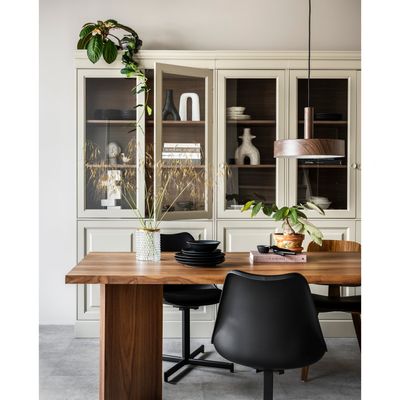 vtwonen CHOW 4-dörrars vitrinskåp i furu Dakargrau