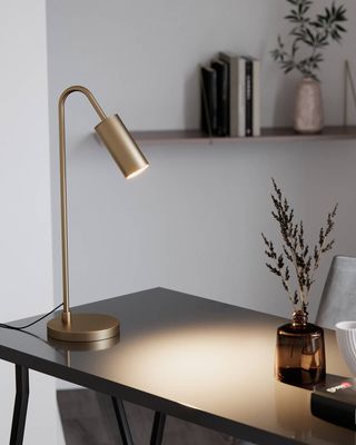 By Rydéns Curve bordslampa guld matt 51 cm