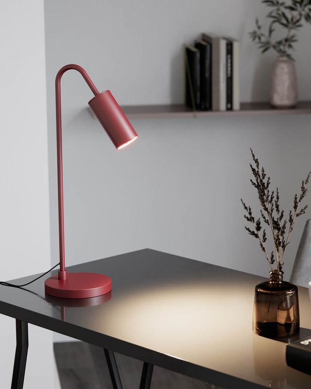 By Rydéns Curve bordslampa mörkröd 51 cm