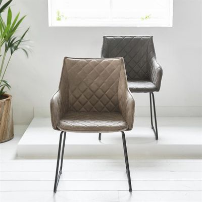 Riviera Maison Frisco Drive matstol med armstöd brun