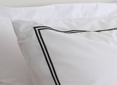 Borganäs Egyptisk Bomull Percale örngott med dubbla bårder svart 50x60 cm