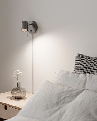 By Rydéns Correct vägglampa grå
