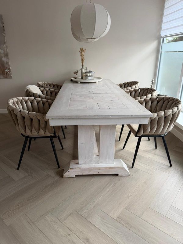 Homerebels Matstol Sand – Sammet & flätad rygg